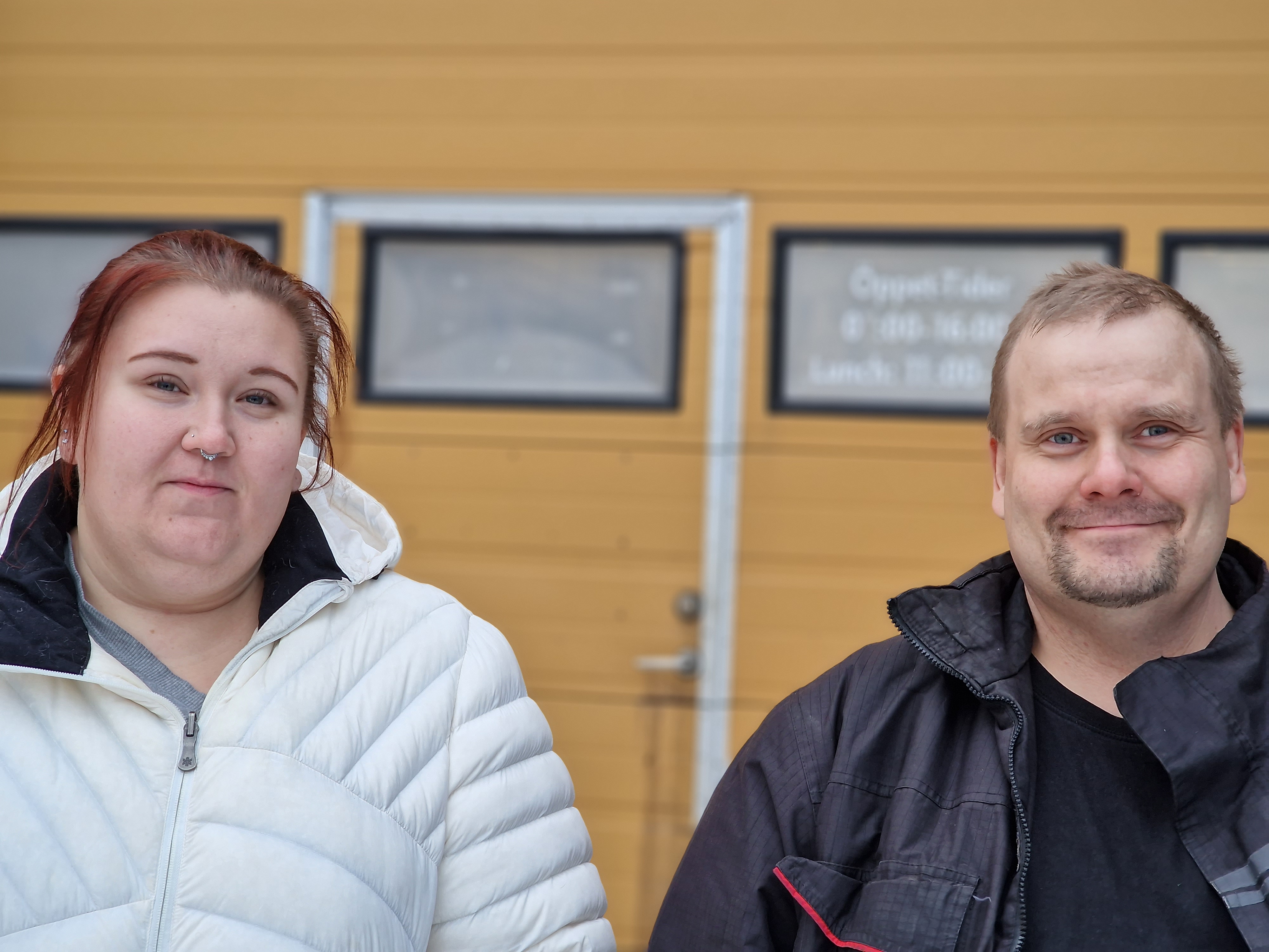 På bild: Beatrice Normark Jonsson (vice ordf/sekr Pajala Ungdomsgård), Dennis Eneslätt (ordf. PUG)